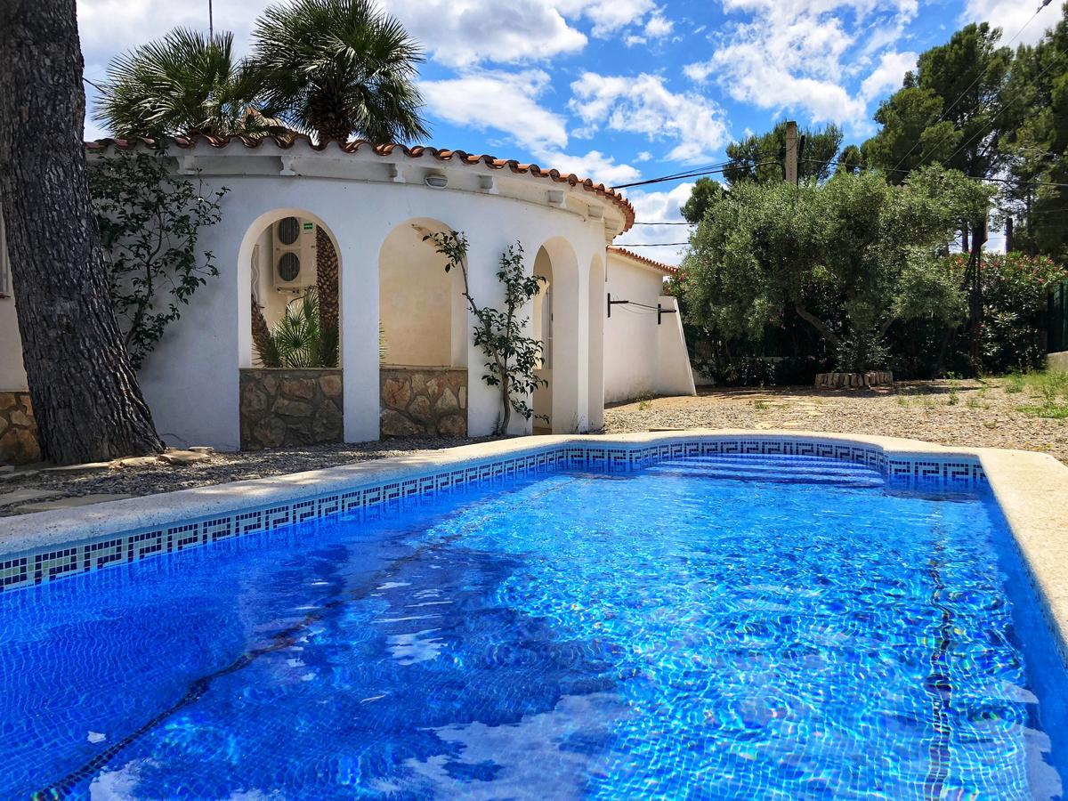 Rentalmar Cristina Families Only Villa *